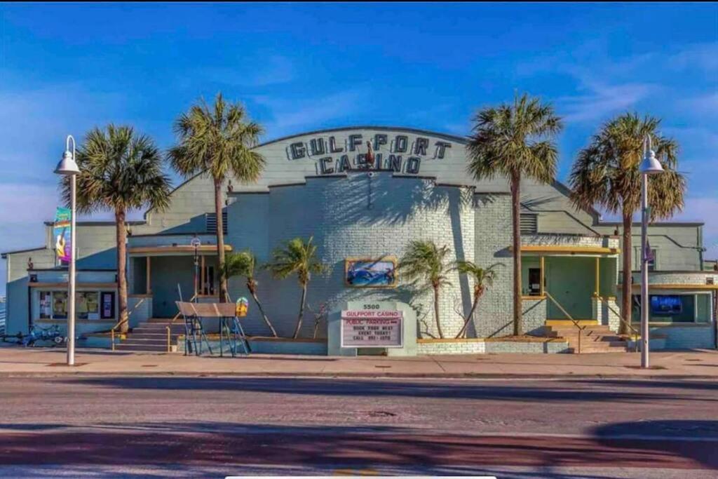 In The Center Of Gulfport, Min Away From The Beach! Saint Petersburg Eksteriør billede