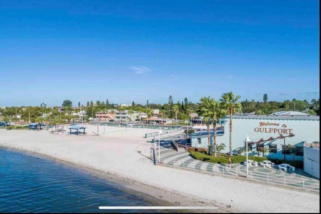 In The Center Of Gulfport, Min Away From The Beach! Saint Petersburg Eksteriør billede